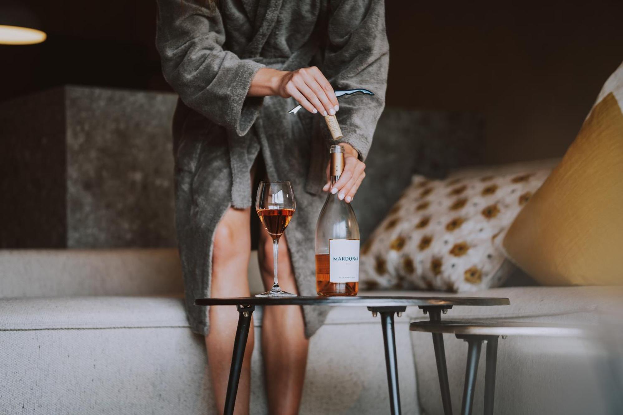 Mons Suites Wine Passion 坦海姆 外观 照片